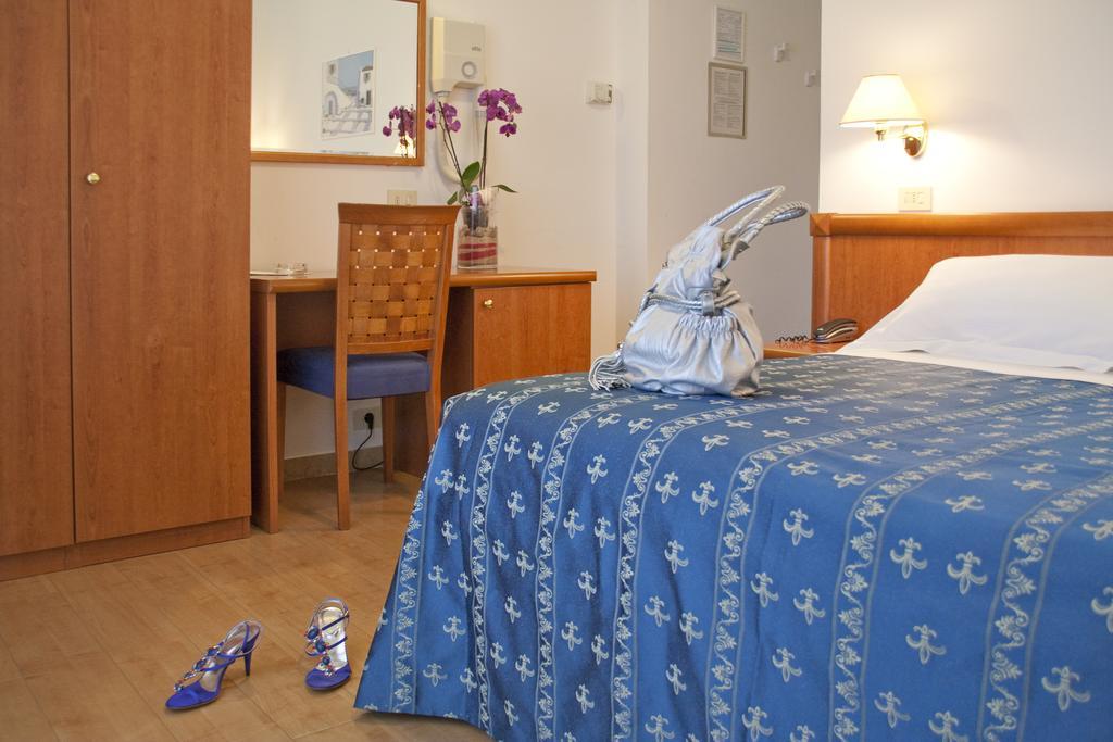 Hotel Mon Pays Riccione Phòng bức ảnh